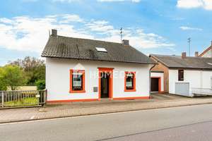 Hier wohnt, wer das Echte schätzt: charmantes EFH mit Einliegerwohnung, großem Garten und Garage – Die vollständige Adresse der Immobilie erhältst du vom Anbieter., 66663 Merzig – Vorschaubild 2