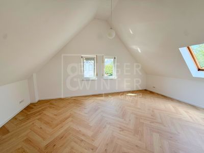 Renovierte Dachgeschosswohnung * Stellplatz direkt vor dem Haus *