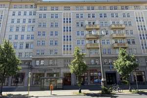 Bezugsfreie 3-Zimmer-Wohnung im Henselmannbau, unweit dem Strausberger Platz ***Lift***Wannenbad*** – Die vollständige Adresse der Immobilie erhältst du vom Anbieter., 10243 Friedrichshain, Berlin – Vorschaubild 24