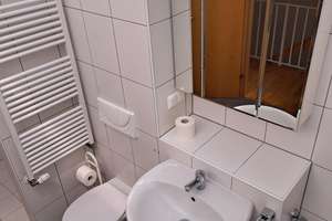Modernes Haus mit Garten, Garage & Einbauküche – Glasfaser & Terrasse! – Bielefelder Straße 104, 65931 Zeilsheim, Frankfurt am Main – Vorschaubild 5