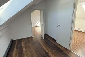 Großzügige Loft-Dachgeschosswohnung mit Terrasse und Blick auf Weinberge & Felder – Die vollständige Adresse der Immobilie erhältst du vom Anbieter., 75210 Keltern – Vorschaubild 12