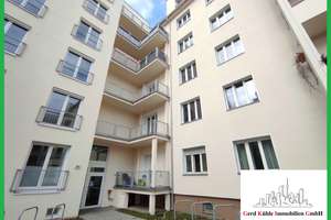 Sonnige Altbauwohnung mit Südbalkon und praktischem Keller – Kontakt: 0172-3261193