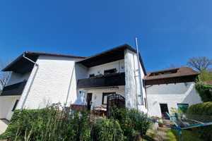 Zwei- bis Drei-Familienhaus
360 m² + 2 Sonnenterrassen +
2 Balkone + 3 Zusatz-Öfen +
Grün + Ruhig – Bayreuth (Kreis) – Vorschaubild 1