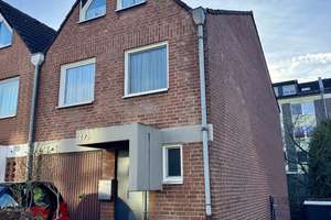 Reiheneckhaus mit 6 Zimmern in Düsseldorf-Unterbach zu verkaufen!