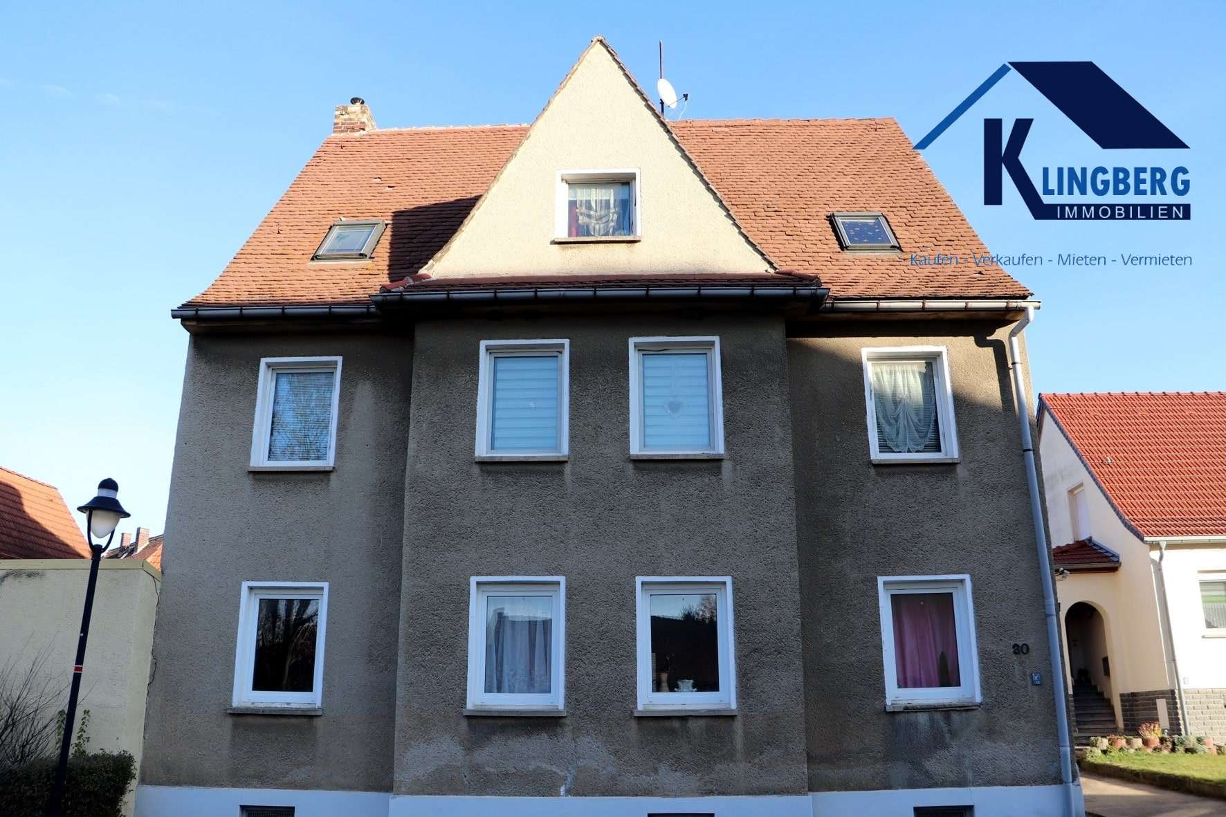 Einfamilienhaus mit Grundstück, separater Zufahrt rückseitig und Nebengebäude preiswert zu verkaufen, Burgenlandkreis – Bild 1