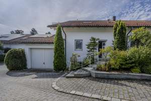 Sonniges Wohlfühlhaus in Pöcking! 3,5-Zi-Haus mit Garten und Garage, ca. 125m2 
 – Die vollständige Adresse der Immobilie erhältst du vom Anbieter., 82343 Pöcking – Vorschaubild 1