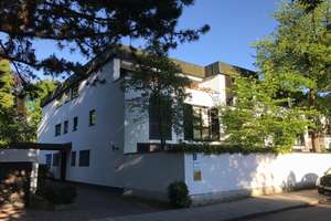 Schöne, helle, Dachterrassen-Wohnung in Nymphenburg
