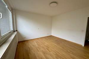 *** renovierte 3 Zimmerwohnung mit saniertem Badezimmer & großem Balkon in Oberkassel *** – 40547 Oberkassel, Düsseldorf – Vorschaubild 16