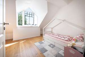 Großzügige 4-Zimmer-Dachgeschosswohnung mit beeindruckender Raumhöhe, Kamin und zwei Balkonen – Die vollständige Adresse der Immobilie erhältst du vom Anbieter., 81827 Waldtrudering, München – Vorschaubild 15