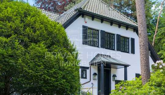 Bild von Familienhaus mit Stil im grünen Falkenstein