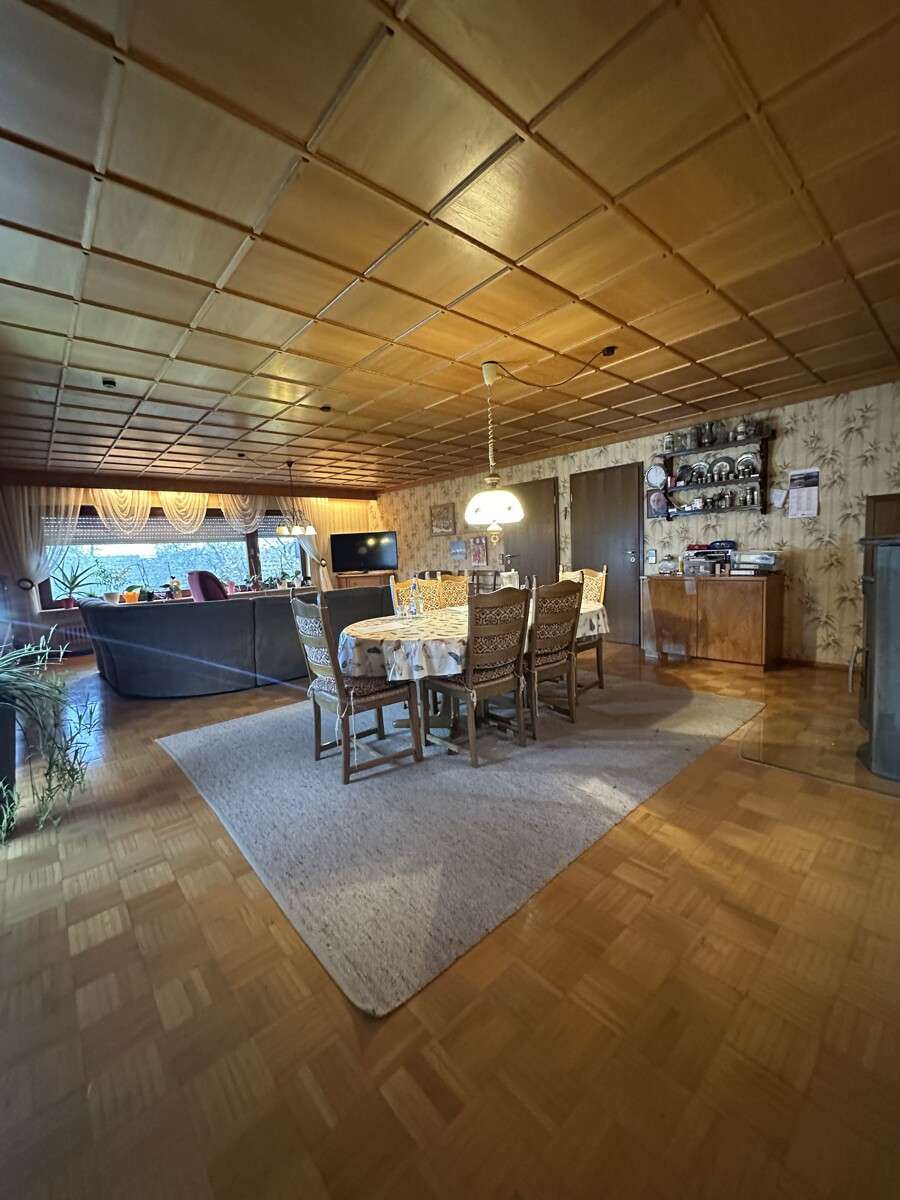 Immobilie in Ingelfingen - Raum zum Leben: Großes Einfamilienhaus mit Garage und viel Potenzial - Bild 9