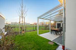 Ein echtes Juwel im Herzen von Karlsfeld! Traumhafte und moderne Doppelhaushälfte mit Garten – Dachau (Kreis) – Vorschaubild 1