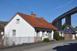 Zweifamilienhaus mit Einliegerwohnung 
– Solide Kapitalanlage oder Mehrgenerationenwohnen – Die vollständige Adresse der Immobilie erhältst du vom Anbieter., 57080 Eiserfeld, Siegen – Vorschaubild 2