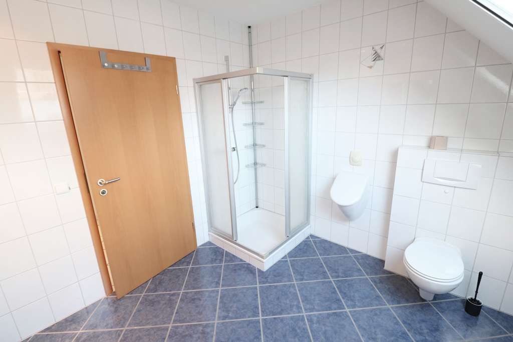 Immobilie in Cloppenburg - Schickes, topgepflegtes Zweifamilienhaus mit Garagen- und Geräteanbau sowie schönem Garten - Bild 13