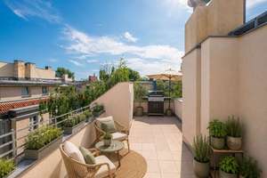 Wohnen mit Weitblick: Bezugsfreie Eigentumswohnung mit großer Dachterrasse