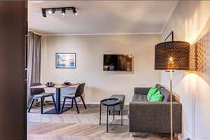 Möbliert: Neuwertig möblierte 2‑Zimmer Wohnung – mit Innenhoflage – Die vollständige Adresse der Immobilie erhältst du vom Anbieter., 81543 Siebenbrunn, München – Vorschaubild 1