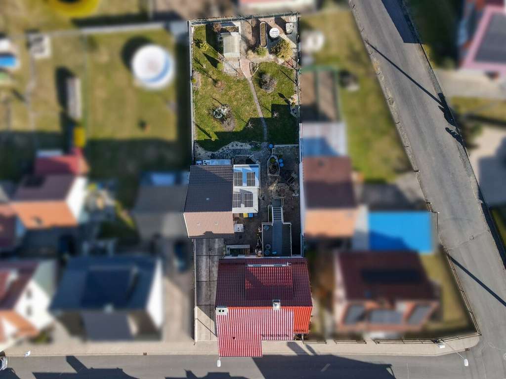 Immobilie in Vacha - Gepflegtes Einfamilienhaus mit Garten und Garage in Völkershausen - Bild 2