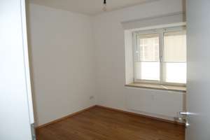 Schöne, gepflegte 2,5 Zimmer-Wohnung mit Balkon und Einbauküche in der Ingolstädter Altstadt – Oberer Graben 57, 85049 Mitte, Ingolstadt – Vorschaubild 2