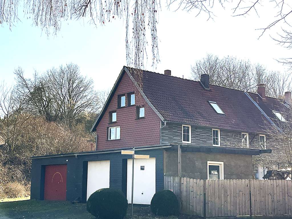 Immobilie in Liebenburg - 2 Häuser, 3 Garagen und Nebengebäude! - Bild 0