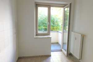 Klein, aber oho! - Balkon, Laminat, Bad mit Fenster, Wanne... – Walter-Oertel-Str. 50a, 9112 Chemnitz – Vorschaubild 1
