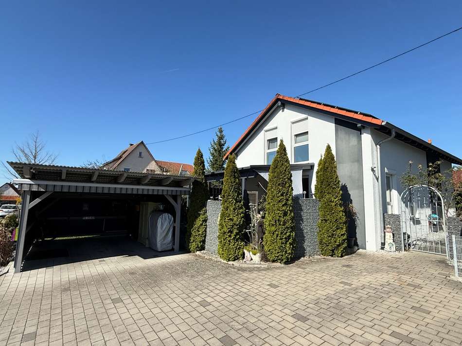 Ansicht Südost mit Carport