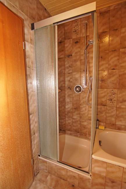 Immobilie in Roßtal - Roßtal-S-Bahn Nähe: Einfamilienhaus mit PV, Solar, Doppelgarage und Traumblick auf Felder und Wiesen - Bild 14