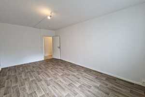 Platzprobleme? Nicht mit uns – 5 Zimmer, Hochparterre, fertig! – Ringstraße 189, 4209 Leipzig – Vorschaubild 2