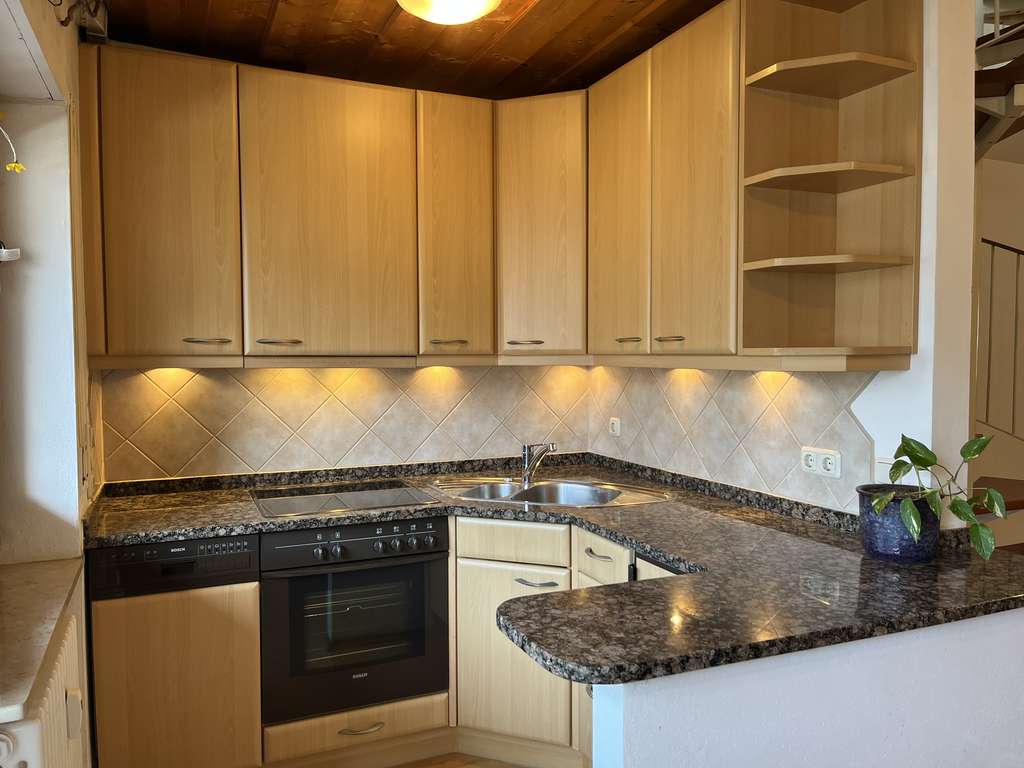 Immobilie in Garmisch-Partenkirchen - Geräumige 3 Zi.-Whg.*2 Balkone*2 Bäder*2 Etagen* Nähe Bahnhof*Preis inkl. Duplexparker - Bild 3