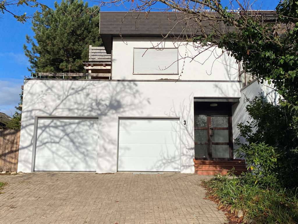 Immobilie in Sinzheim - Großzügiges EFH mit 14 Zimmern, gr. Garten und ELW in ruhiger Lage von Sinzheim - Bild 0