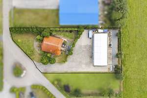 Exklusives Wohnen mit Gewerbepotenzial – 217 m² Wohnhaus + 250 m² Halle – Die vollständige Adresse der Immobilie erhältst du vom Anbieter., 26487 Blomberg – Vorschaubild 3
