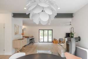 Privat. Modern. Ökologisch: Architektenvilla am Waldrand mit parkähnlichem Grundstück in Bestlage – Die vollständige Adresse der Immobilie erhältst du vom Anbieter., 91054 Burgberg, Erlangen – Vorschaubild 2