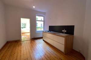 2-Zimmer Altbauwohnung an der Leibnitz Uni und Welfengarten / inklusive Küche – Hahnenstraße 9, 30167 Nordstadt, Hannover – Vorschaubild 1