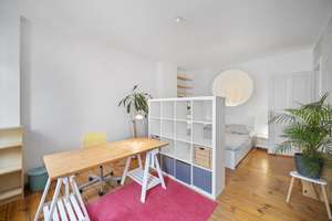 *Ruhig gelegen & lichtdurchflutet* 2-Zimmer-Altbauwohnung mit Flair im Boxhagener Kiez! – Boxhagener Str. 51, 10245 Friedrichshain, Berlin – Vorschaubild 3