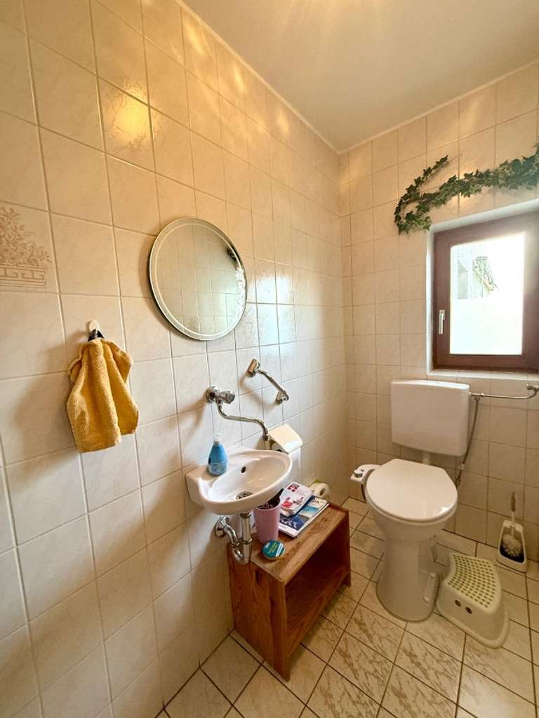 Immobilie in Burgkirchen an der Alz - Charmantes Einfamilienhaus mit Geschichte, großem Grundstück und vielseitigen Nutzungsmöglichkeiten - Bild 4