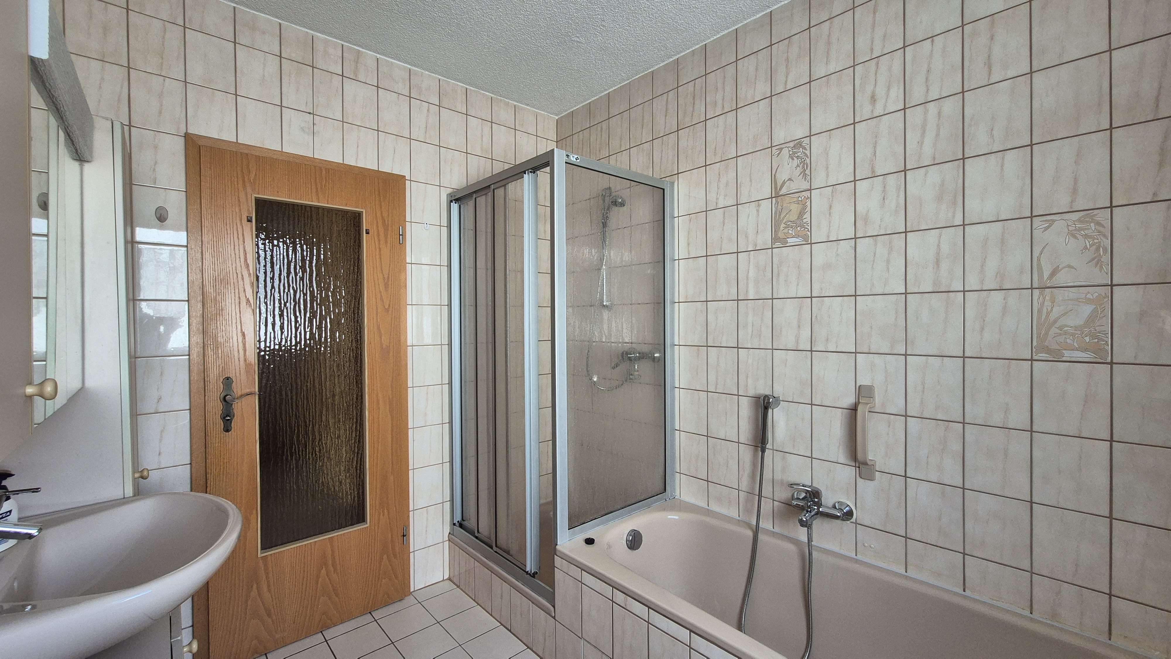 Immobilie in Lingenfeld - Sehr gepflegte 3-Zimmer-Wohnung mit Garage in ruhiger Wohnlage - Bild 8