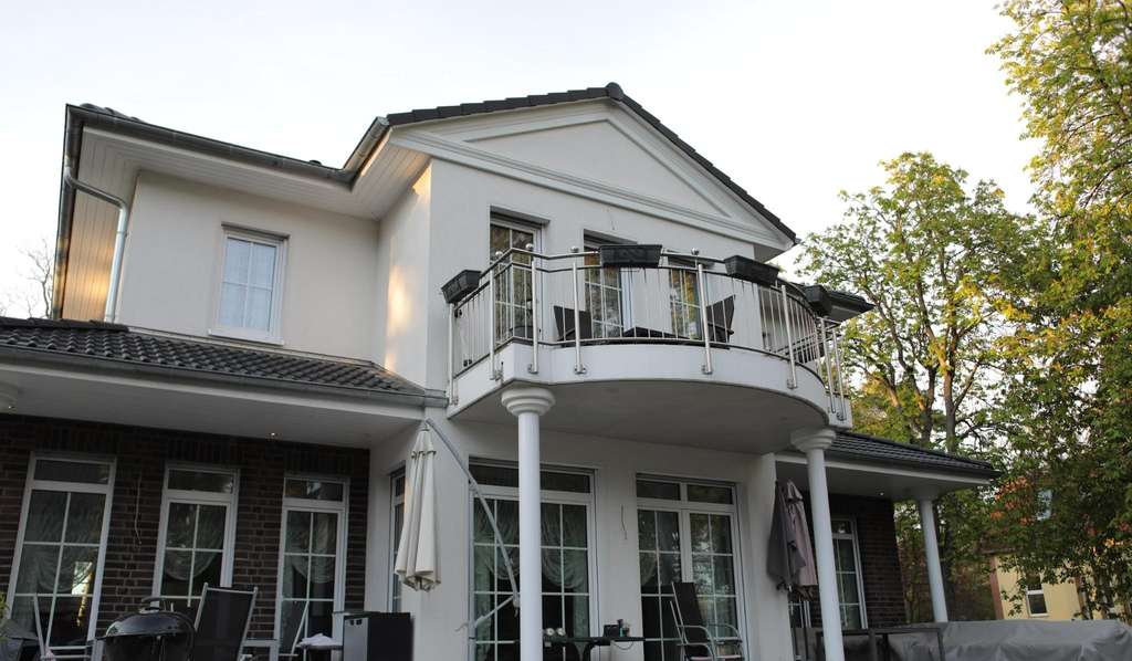 Exklusive 8-Raum-Villa mit großem Grundstück und gehobener Innenausstattung in Falkensee
