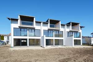 Exklusiv und energieeffizient Wohnen im Voralpenland – Sudetenstraße 38, 83052 Bruckmühl – Vorschaubild 1