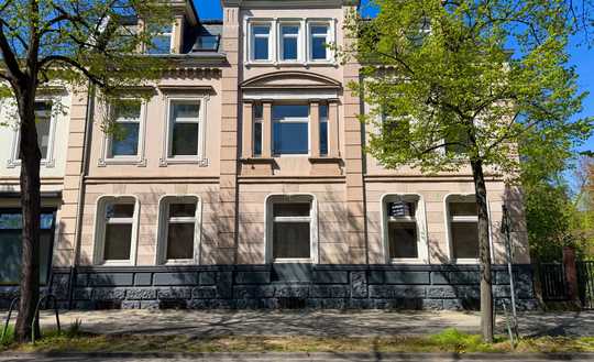 Herrschaftliche Beletage an der Oker: 165 m² Altbau-Traum mit 7 Zimmern, Wintergarten und Bootssteg