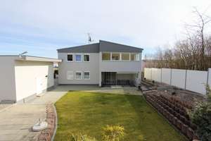 Haunstetten – Haus mit Gewerbehalle in begehrter Lage, derzeit als Autowerkstatt genutzt – Die vollständige Adresse der Immobilie erhältst du vom Anbieter., 86179 Haunstetten-Nord, Augsburg – Vorschaubild 1