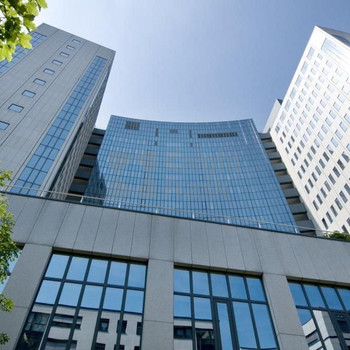 HOCH HINAUS AN DER THEODOR-HEUSS-ALLEE