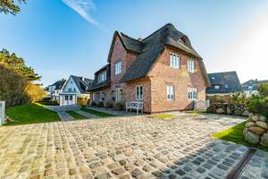 Refugium unter Reet
DHH in Toplage von Wenningstedt-
Genehmigte Ferienvermietung! – Die vollständige Adresse der Immobilie erhältst du vom Anbieter., 25996 Wenningstedt-Braderup (Sylt) – Vorschaubild 46