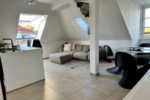 Elegante, helle 4-Zimmer-Wohnung im Dachgeschoss einer denkmalgeschützten Villa – Die vollständige Adresse der Immobilie erhältst du vom Anbieter., 28203 Ostertor, Bremen – Vorschaubild 3