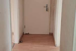 MIETFREI!!! Renovierungsbedürftige 2,5 Dachgeschosswohnung (Mietfreiezeit nach Vereinbarung) – Kettelerstr. 1a, 46117 Osterfeld-West, Oberhausen – Vorschaubild 2