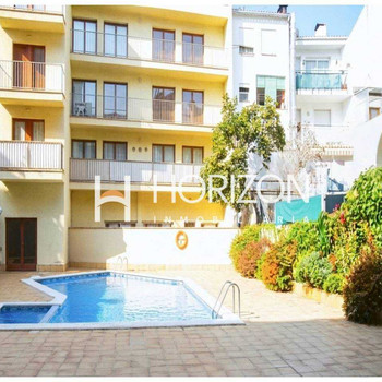 Apartment located in the center of Tossa de Mar, in a pedestrian zone and about 160 meters from the 