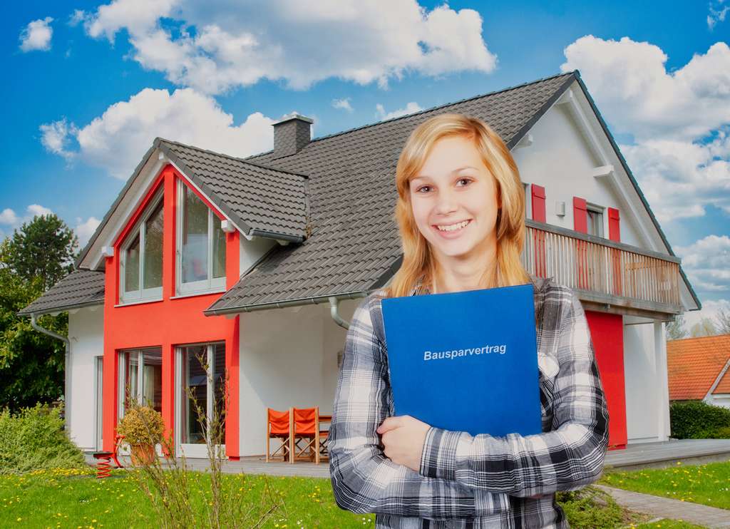 Immobilie in Müncheberg - BESICHTIGUNG am Fr. 13.03. EFH, Grundstück 2.700 m2, 2 Garagen, viel Potential! Jetzt ANMELDEN! - Bild 0