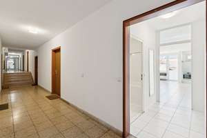 Gepflegtes Apartment mit Balkon zum ruhigen Innenhof mit  Blick über Münchens Dächer - Milbertshofen – Die vollständige Adresse der Immobilie erhältst du vom Anbieter., 80807 Milbertshofen, München – Vorschaubild 2