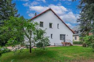 Zu verkaufen! Freistehendes Einfamilienhaus mit 8 Zimmern un 1000 m2 großen Grundstück in Lankwitz!