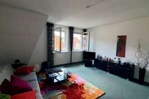 Teilmöblierte 2-Zimmer-Dachgeschosswohnung mit Einbauküche & Tageslichtbad