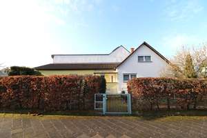 Bestandsobjekt mit Potenzial – Charmantes Siedlungshaus mit Garten & Terrasse in Waldrandlage