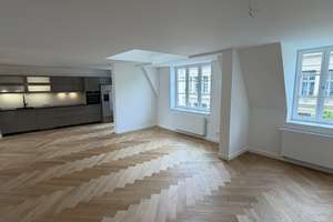 Dachgeschoss Rarität : Helle Maisonette Dachgeschosswohnung an der Theresienwiese